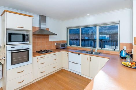 Photo of property in 15 Roderick Place, Rototuna, Hamilton, 3210