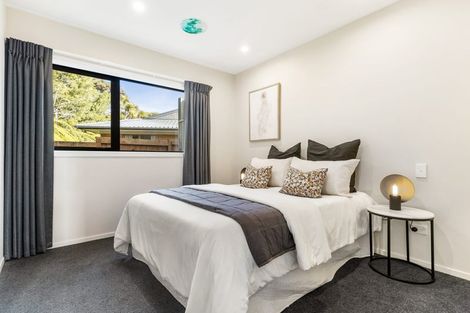 Photo of property in 11 Eugen Place, Bayview, Auckland, 0629