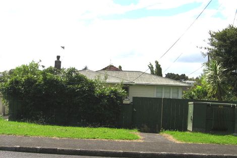Photo of property in 1/12 Neil Avenue, Te Atatu Peninsula, Auckland, 0610