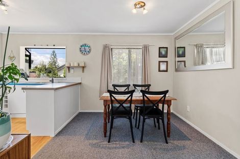 Photo of property in 2/4 Leven Lane, Totara Heights, Auckland, 2105