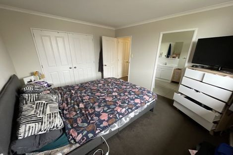 Photo of property in 28 Kathleen Reece Place, Waiuku, 2123