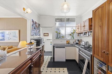 Photo of property in 27 Lower North Terrace, Kelburn, Wellington, 6012