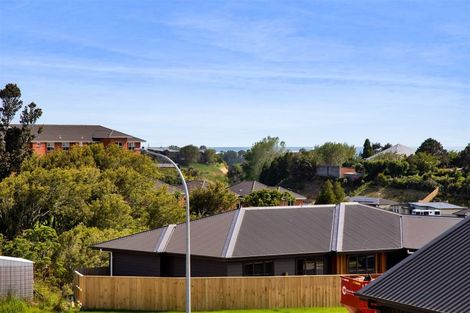 Photo of property in 25 Maple Crescent, Whalers Gate, New Plymouth, 4310