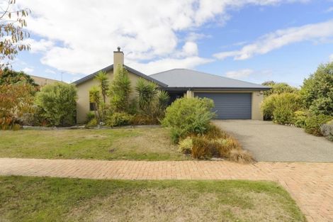 Photo of property in 24 Clearview Drive, Milson, Palmerston North, 4414