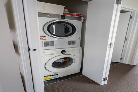 Photo of property in 11 Stitchbird Crescent, Papakura, 2110