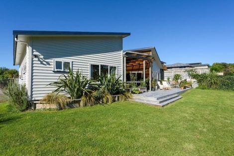 Photo of property in 16 James Nairn Grove, Riverstone Terraces, Upper Hutt, 5018