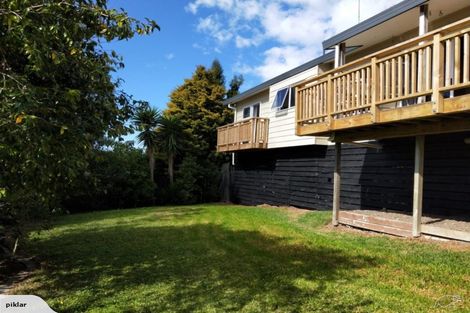 Photo of property in 8a Holiday Road, Stanmore Bay, Whangaparaoa, 0932