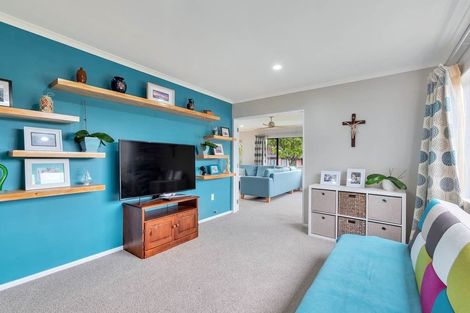 Photo of property in 11 South Kensington Way, Henderson, Auckland, 0612