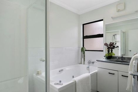 Photo of property in 9 Bury Grove, Strathmore Park, Wellington, 6022