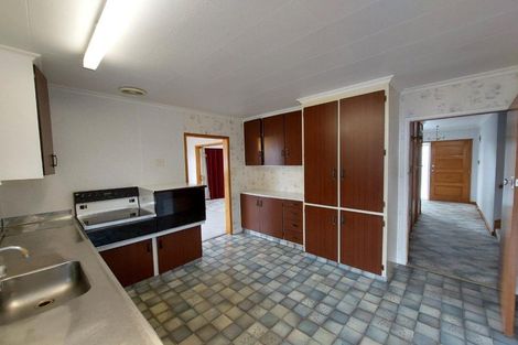 Photo of property in 2 Onslow Place, Merrilands, New Plymouth, 4312