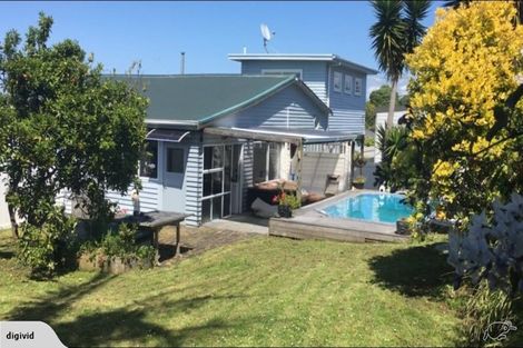 Photo of property in 1 Waiau Street, Torbay, Auckland, 0630
