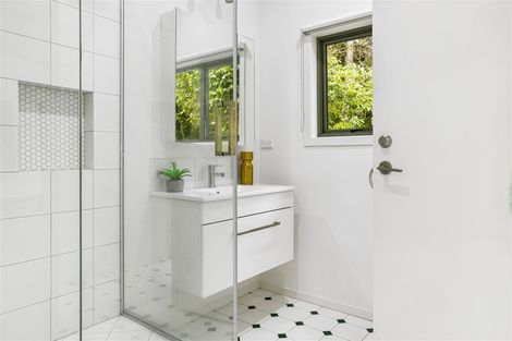 Photo of property in 60a Kaurilands Road, Titirangi, Auckland, 0604