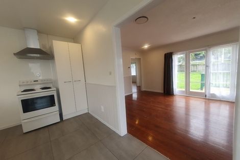 Photo of property in 19 Seymour Road, Sunnyvale, Auckland, 0612