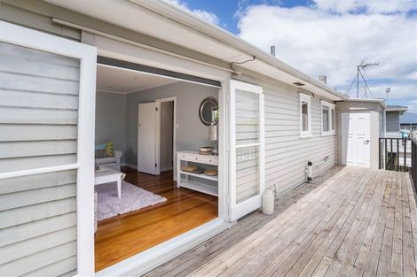 Photo of property in 1/40 Carlisle Road, Browns Bay, Auckland, 0630
