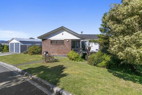 Photo of property in 35 Camellia Terrace, Maungaraki, Lower Hutt, 5010