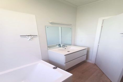 Photo of property in 28-28a Plunket Avenue, Petone, Lower Hutt, 5012