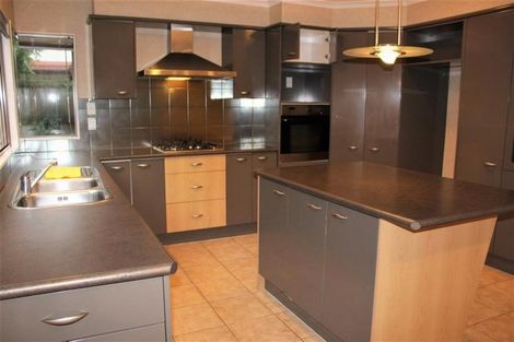 Photo of property in 33 Carousel Crescent, East Tamaki Heights, Auckland, 2016