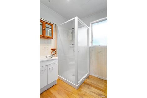 Photo of property in 33b Beach Road, Te Atatu Peninsula, Auckland, 0610