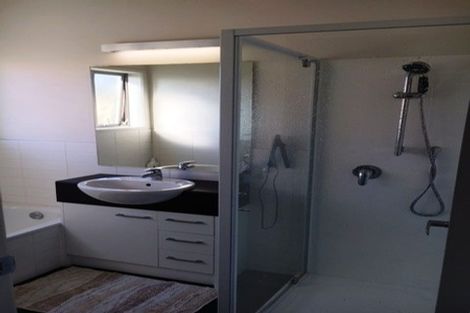 Photo of property in 32 Norcross Avenue, Henderson, Auckland, 0612