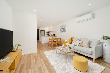 Photo of property in 22 Tokai Place, Glen Eden, 0602