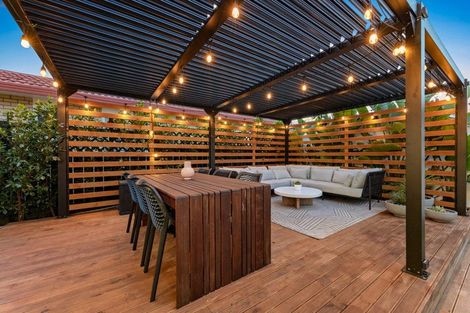 Photo of property in 8 Vinograd Drive, Te Atatu Peninsula, Auckland, 0610