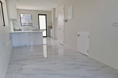 Photo of property in 2/532 Glenfield Road, Glenfield, Auckland, 0629