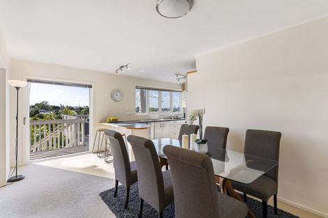 Photo of property in 5 Ravenwood Drive, Forrest Hill, Auckland, 0620