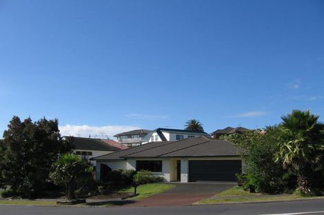 Photo of property in 80 Caribbean Drive, Unsworth Heights, Auckland, 0632