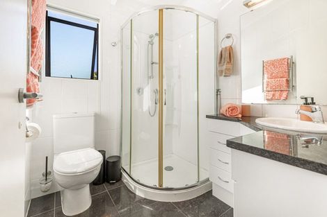 Photo of property in 1/20 Reynolds Place, Torbay, Auckland, 0630