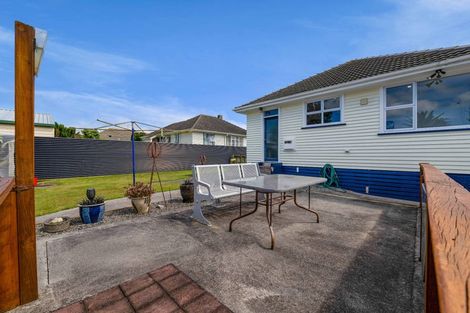 Photo of property in 6 Malone Place, Hawera, 4610