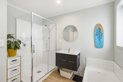 Photo of property in 33 Kawiu Road, Levin, 5510