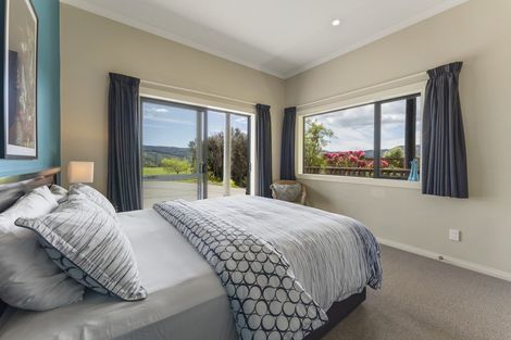 Photo of property in 11 Streets Way, Timberlea, Upper Hutt, 5018