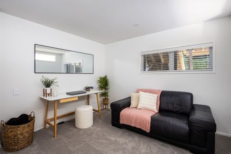 Photo of property in 4 Azalea Place, Brooklands, New Plymouth, 4310