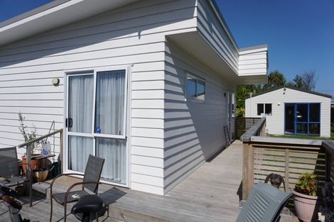 Photo of property in 16 Dewe Terrace, Foxton Beach, Foxton, 4815