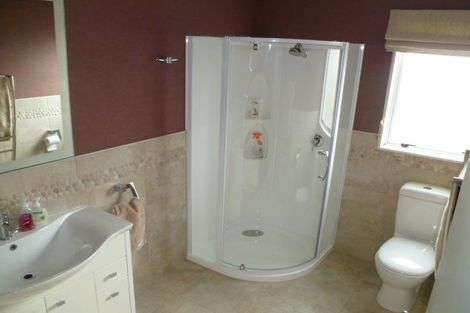 Photo of property in 18 Churchill Avenue, Hokowhitu, Palmerston North, 4410