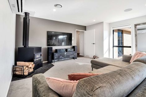 Photo of property in 19 Cressy Place, Darfield, 7510