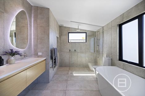 Photo of property in 6 Heuchan Lane, Wanaka, 9305