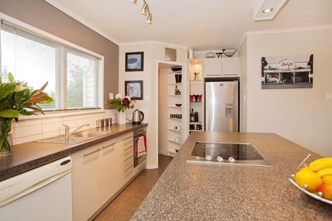 Photo of property in 43 Commodore Drive, Lynfield, Auckland, 1042