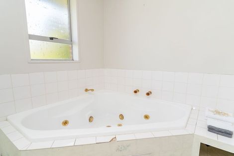 Photo of property in 10 Kinmont Crescent, Kinmont Park, Mosgiel, 9024