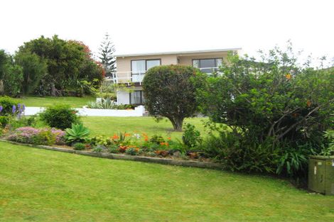 Photo of property in 64 Shakespear Road, Army Bay, Whangaparaoa, 0930