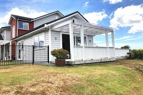 Photo of property in 73 Bayvista Drive, Karaka, Papakura, 2113