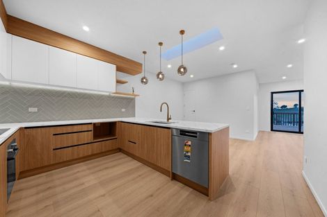Photo of property in 4 Moko Road, Orewa, 0931