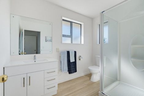 Photo of property in 40 Coolspring Way, Redwood, Christchurch, 8051