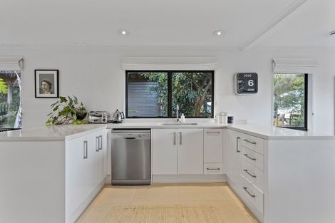 Photo of property in 1/2 Parr Terrace, Castor Bay, Auckland, 0620
