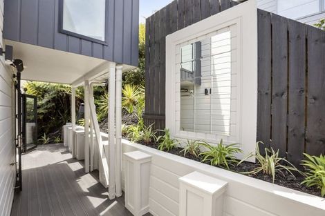 Photo of property in 5b Reynolds Place, Torbay, Auckland, 0630