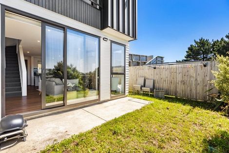 Photo of property in 6/62 Spenmoor Street, Newlands, Wellington, 6037