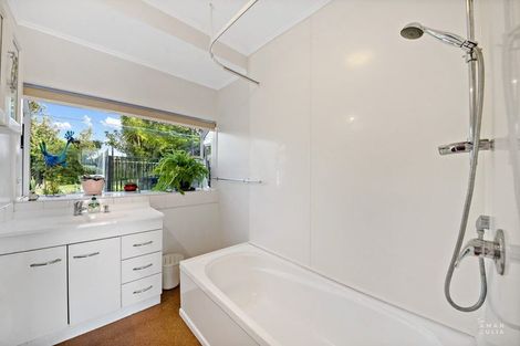 Photo of property in 62 Stottholm Road, Titirangi, Auckland, 0604