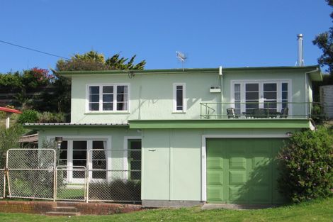 Photo of property in 2 Carthew Terrace, Foxton Beach, Foxton, 4815