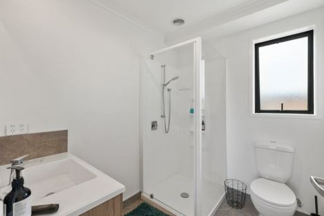 Photo of property in 24 Kaurinui Crescent, One Tree Point, 0118