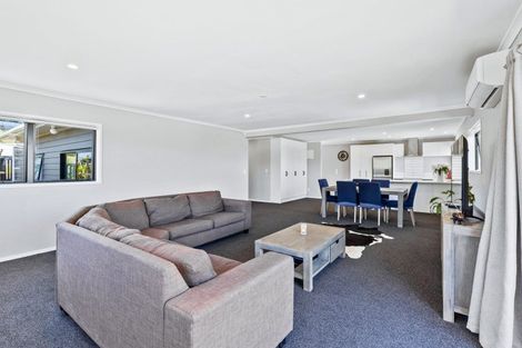 Photo of property in 50 Garton Drive, Massey, Auckland, 0614